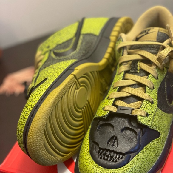 Nike Dunk Low Retro “Halloween Skull” Size 9 BRAND NEW
OG EVERYTHING! - Picture 7 of 14